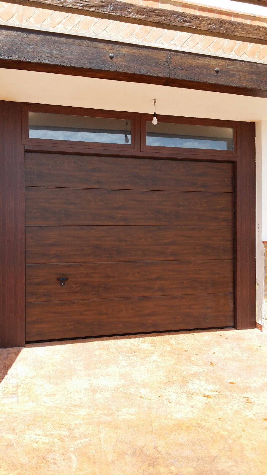 Puertas de garaje en Granada y Almería