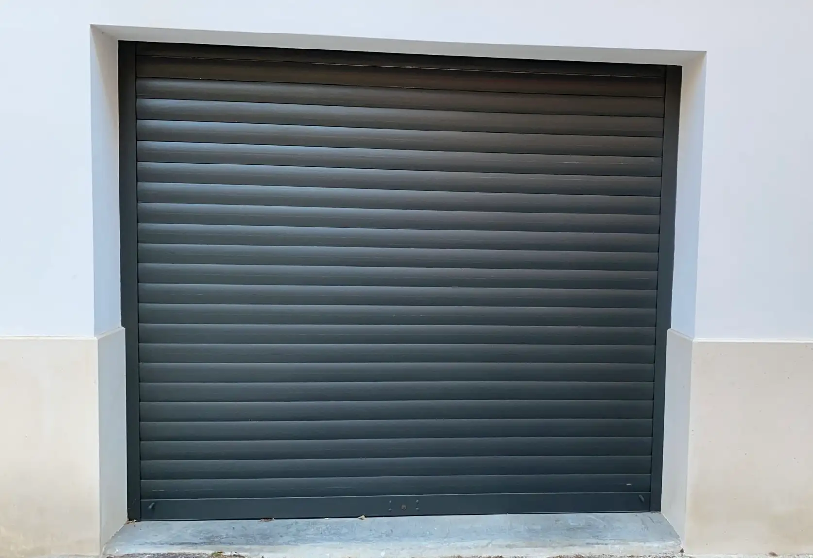 Puertas de garaje en Granada y Almería