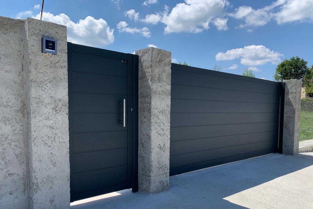 portones-de-aluminio Carpintería de aluminio en Granada y Almería